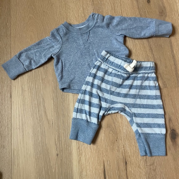 $5 bundle / Newborn lounge outfit 😍 - Picture 2 of 4